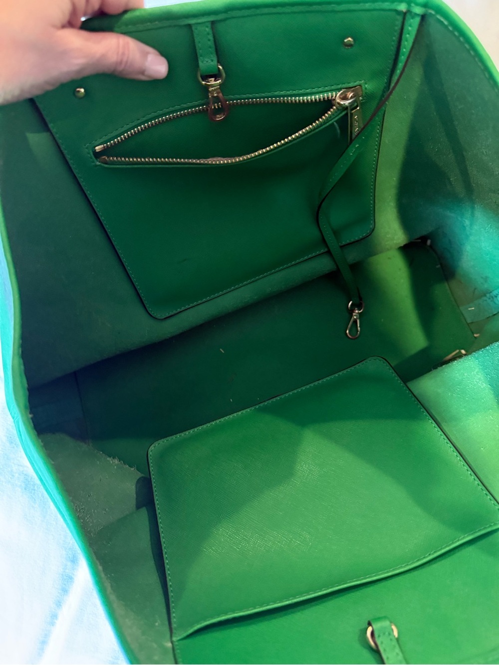 Michael Kors Jet Set Travel Tote Kelly Green Saffiano Leather Gold Hardware - Picture 4 of 9